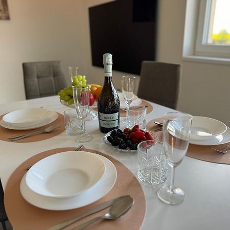 פראג Byt Apartman 74M2 Vyhled Klid Priroda מראה חיצוני תמונה