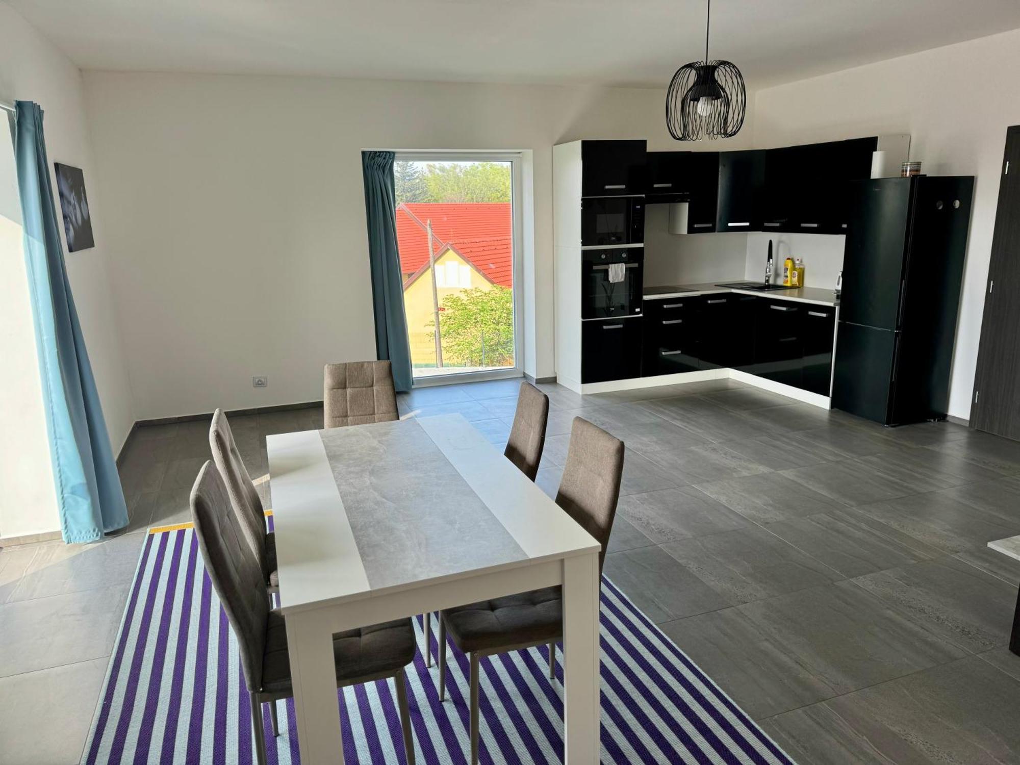 פראג Byt Apartman 74M2 Vyhled Klid Priroda מראה חיצוני תמונה